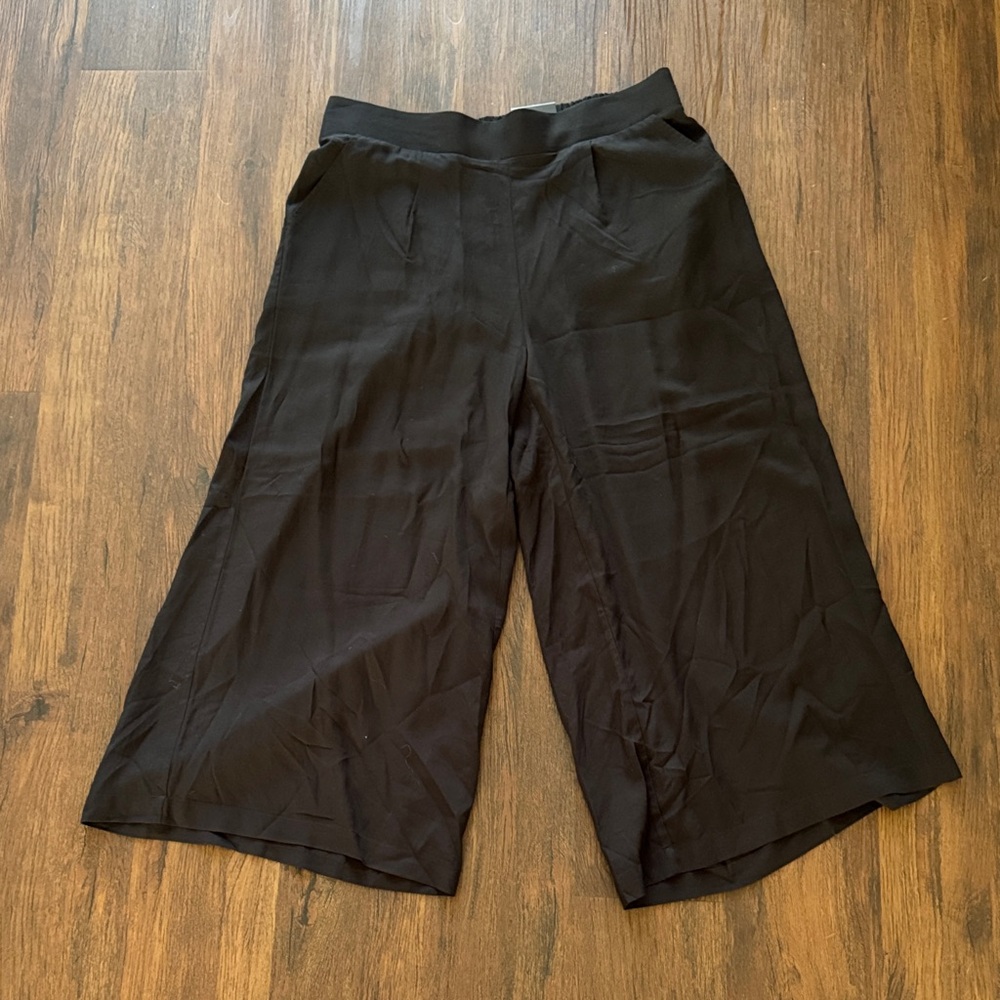 NWT Torrid Black Cropped Wide-Leg Pants
